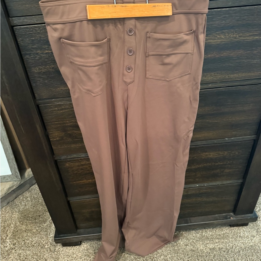 NWT. Halara dress pants.